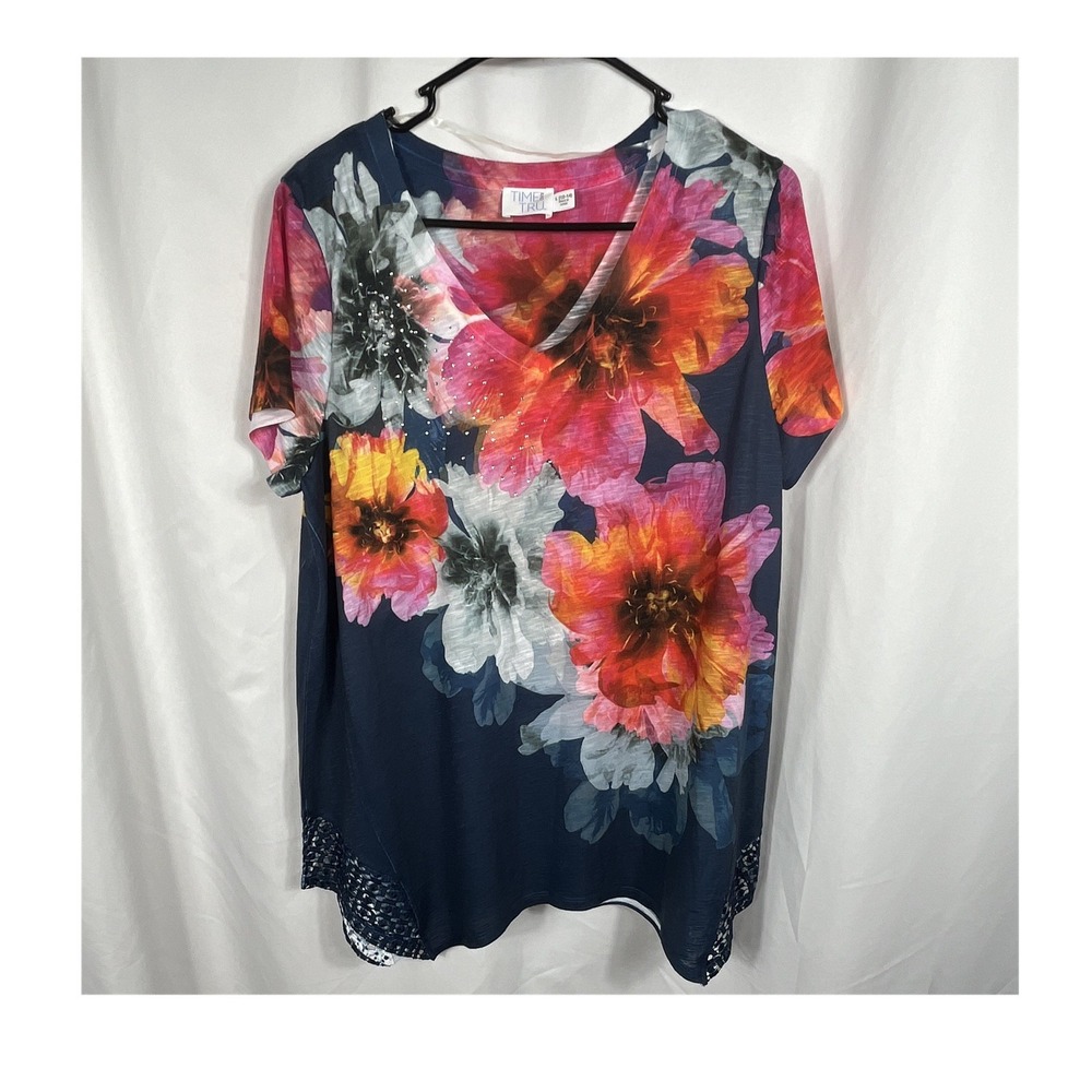 Time and Tru Women's Top Large Navy Multicolor Floral V-Neck Pullover